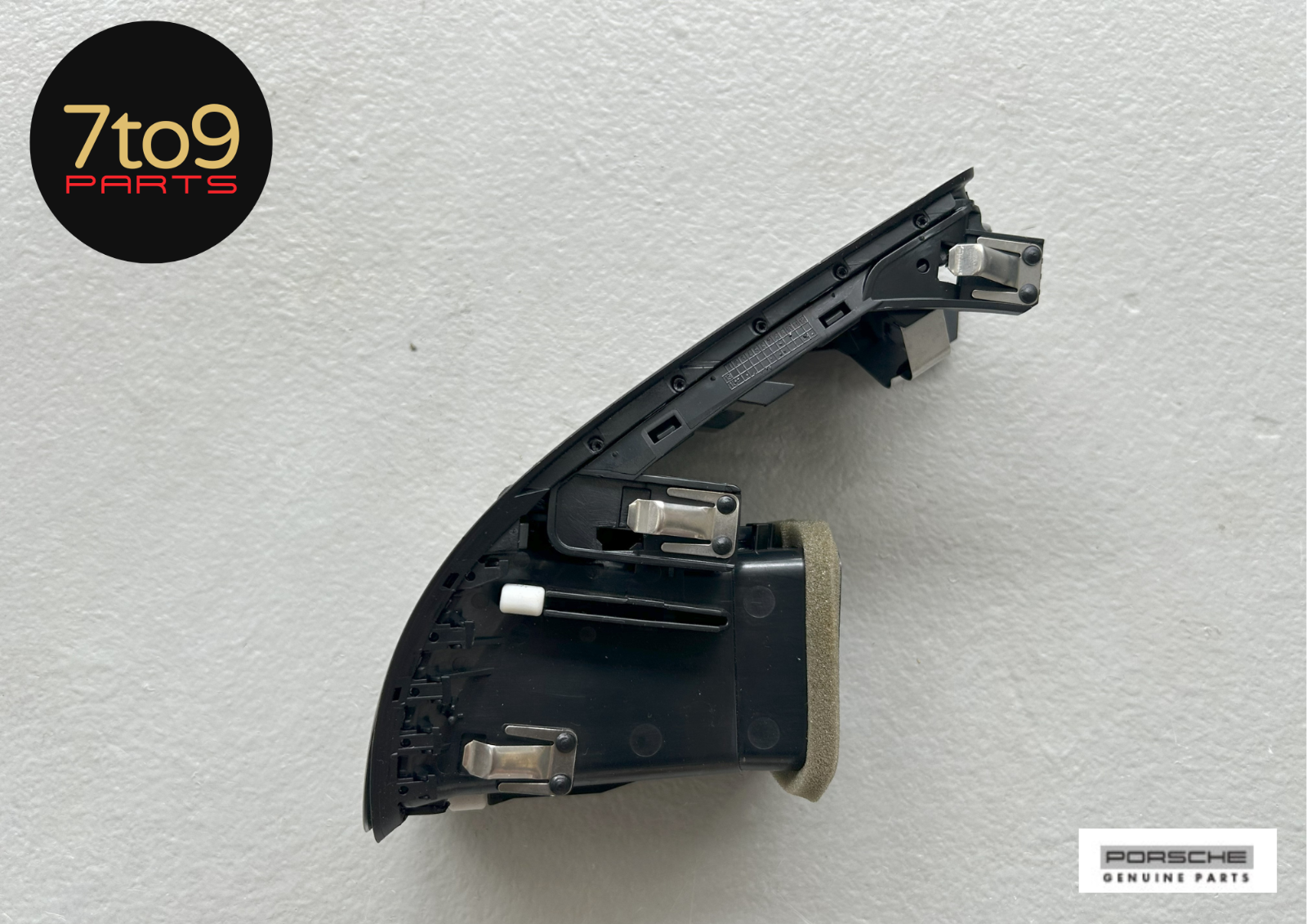 Porsche Boxster Cayman 981 Central Dash Air Vent Outlet - 981 552 131 04 1E0 S17